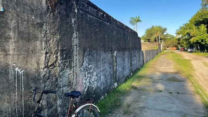 Guarujá  oportunidade área com 2.800m². há 150 metros Da praia de Pernambuco-só 