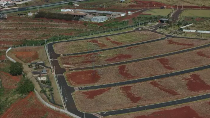 Terreno de 392m² à venda em condomínio - Riviera Village em Cravinhos