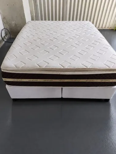 Cama Queen com colchão de molas ( entrego sem taxa dependendo da distância)