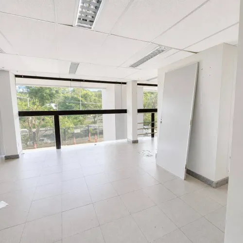Oportunidade Comercial à Venda no Garibaldi Prime | Loja Duplex Frente Rua