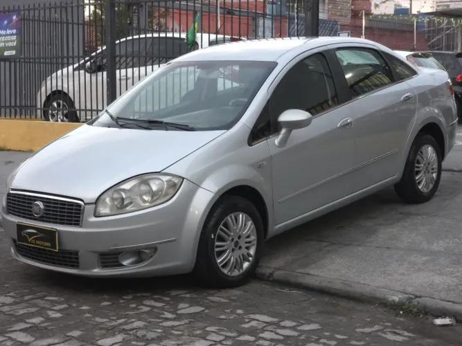 Fiat Linea Essence 1.8 Flex 16V 4P 2012