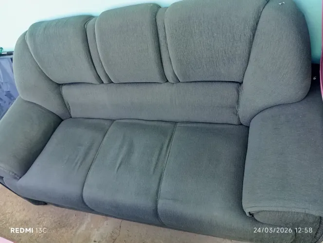 Sofá mais  brinde mando ele higienizado lavado a seco padrão 