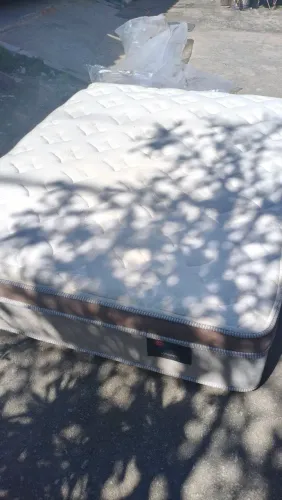 Colchão casal COM DEFEITO LEIA