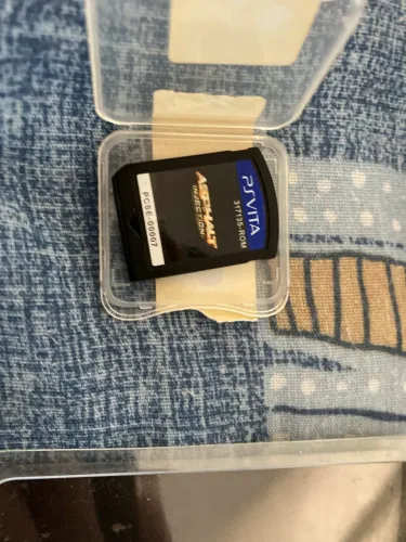 Combo jogos ps vita + SD