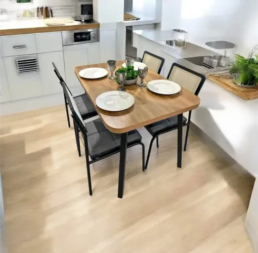 Conjunto de mesa com 4 cadeiras na cor preta entrego e moto