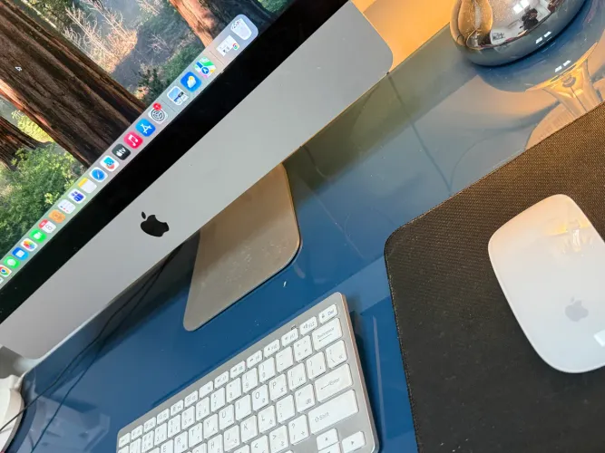 iMac 21.5 em ótimo estado.