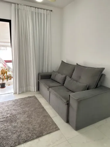 SOFÁ DE SALA PEQUENO E ESTILOSO