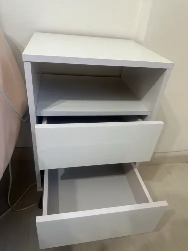 Mesa de cabeceira - criado mudo