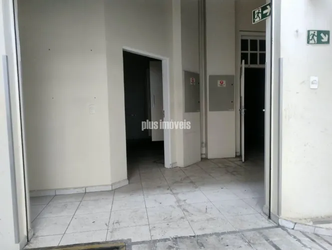 Casa Comercial à Venda com Ambientes Versáteis para Empresas e Clínicas
