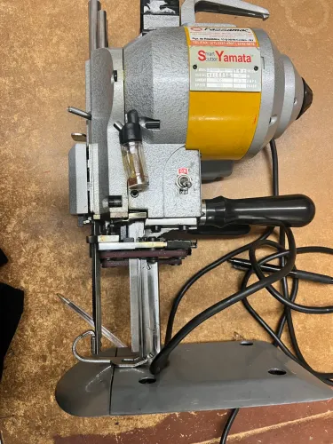 Máquina de cortar tecido de faca, Yamata CZD-108