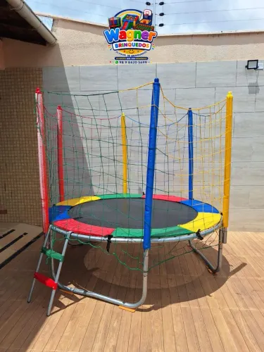 Aluga-se pula pula, piscina de bolinhas e escorregador. 