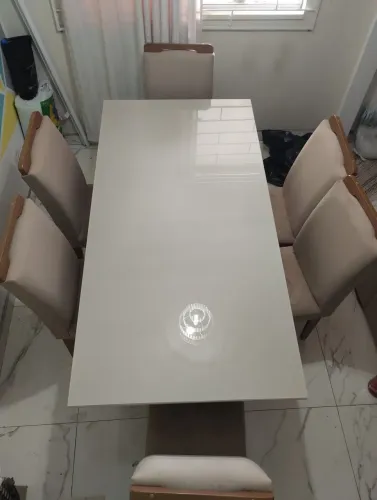 Mesa de jantar 6 cadeiras retangular off white e creme com tampo de vidro