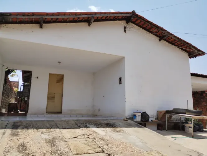 Vendo casa no bairro Lourival Parente documentada