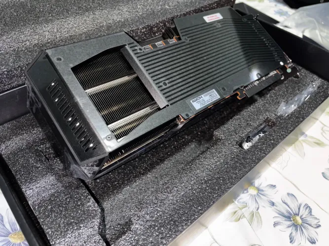 PLACA DE VÍDEO AMD RX 9070XT XFX MERCURY OC TRIPLE FAN 16GB VRAM ARGB