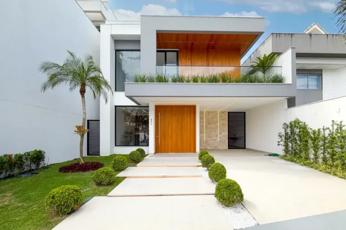 Casa Triplex à Venda com 3 Suítes, Piscina e Sauna  Conforto e Lazer Completo