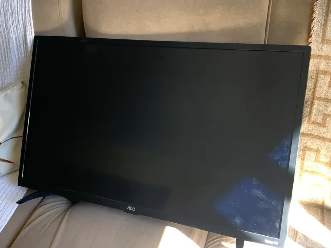 TV AOC Roku 32" 32S5195/78G - Liga, Tem Som, Sem Imagem (Para Conserto ou Peças)