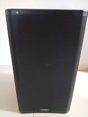 Caixa ativa QSC k12 2 muito nova