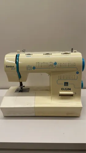 Vendo máquina de costura