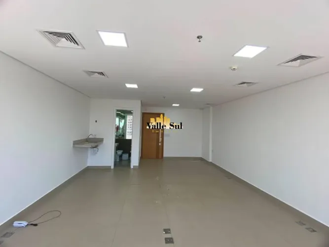 Oportunidade no Navarro Building | Sala Comercial Pronta para Uso, Ar Central e Vaga