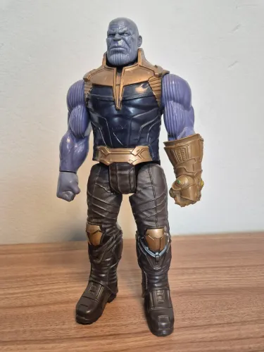 Boneco Original Hasbro  Thanos, 30cm, sem caixa original  (usado).