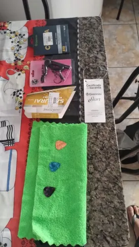 Vendo violão eletroacústico Gianini semi-novo com kit completo.