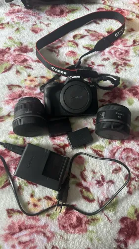 ? Canon R50 + Lente RF 50mm f/1.8 + Kit Completo ? Estado de Nova