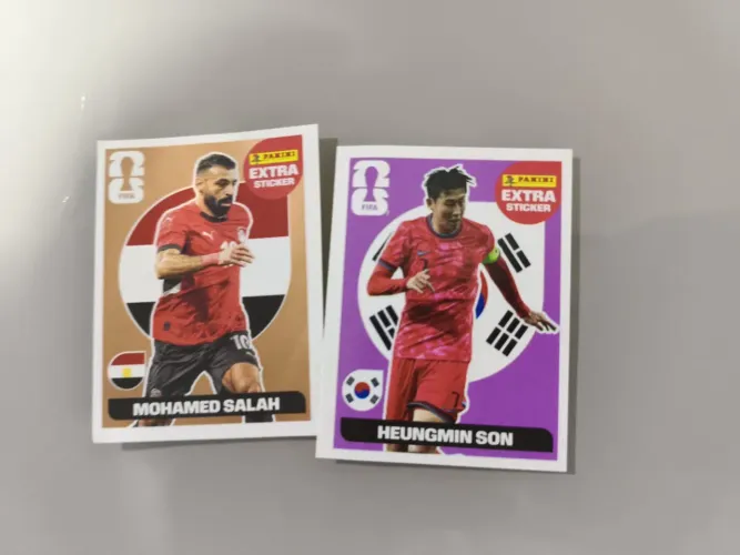 2 Figurinhas Extra Sticker Panini Copa 2022 - Mohamed Salah + Heung-Min Son