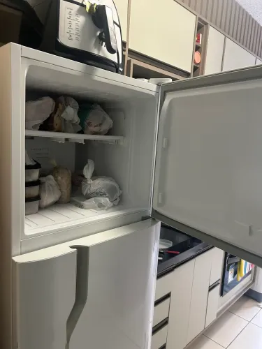 Vendo Geladeira Eletrolux 260L , valor 500 reais 