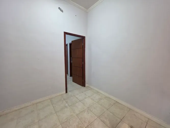 Sala Comercial 1º Pavimento 40 m² com  divisões mais banheiro água incluso - Centro