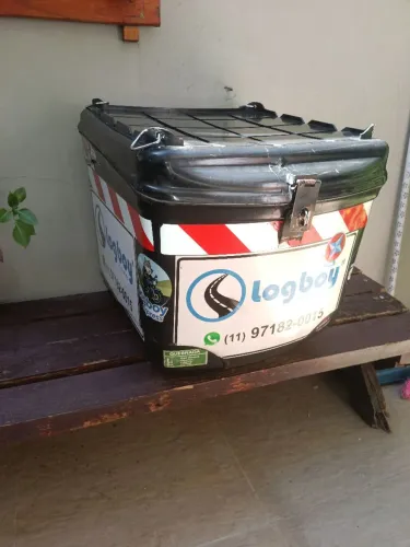 Vendo baú 92 litros (usado)