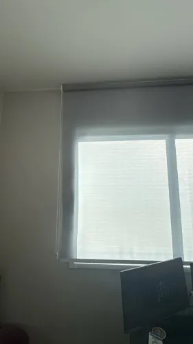 Persiana rolo cinza para quarto o escritório