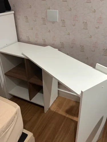 ? Escrivaninha de quarto!