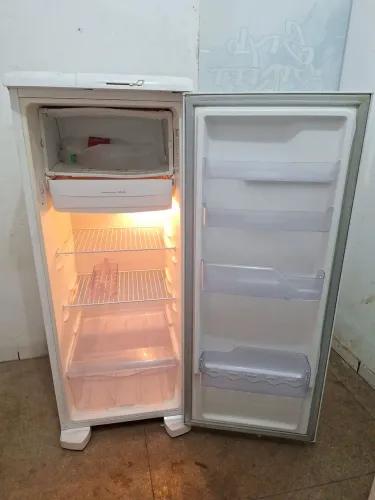 Geladeira Electrolux Modelo Novo faço entrega,