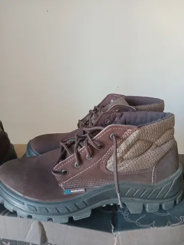 Bota segurança Tam 43 44 pegar havan ou posto Canaã