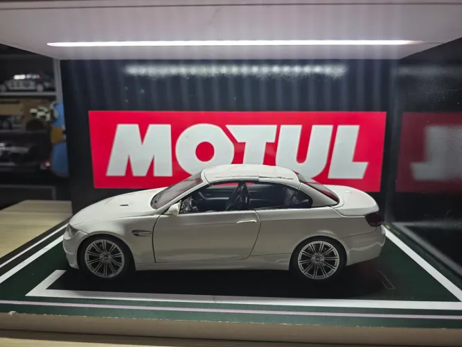 Miniatura 1.18 BMW M3 conversivel capota rígida removível Kyosho e rara