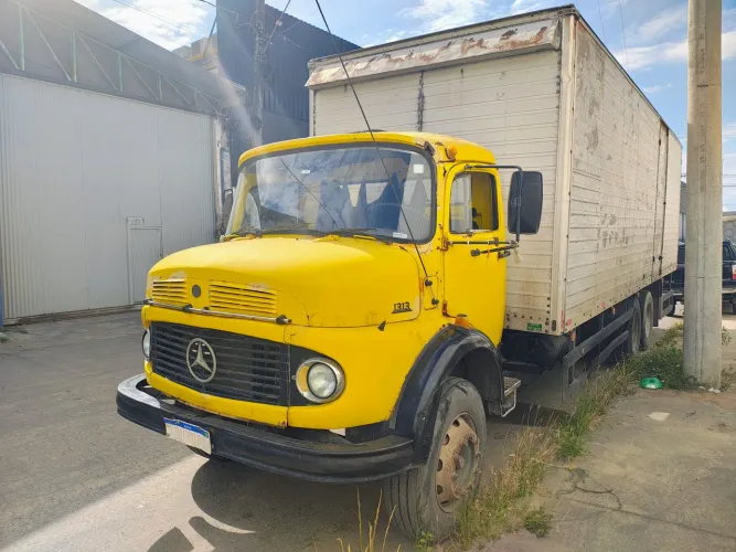 Vendo ou troco 1313 truck no baú 8,5m
