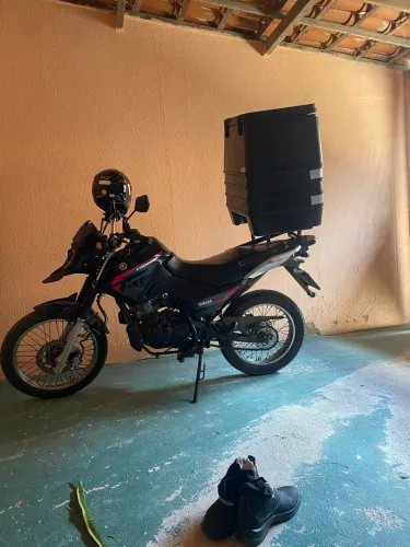 Baú 160 litros com suporte pra moto 550