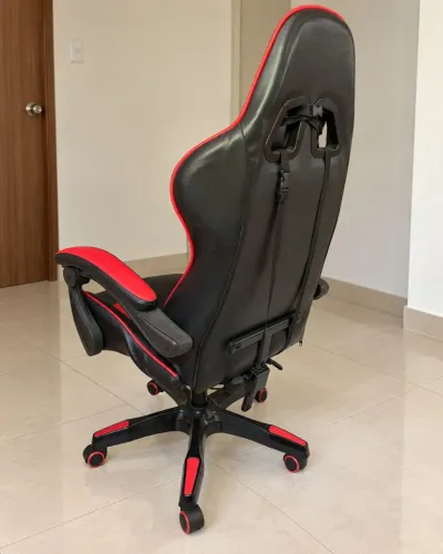 Cadeira Gamer PCTOP com Apoio para Pés - Preta e Vermelha