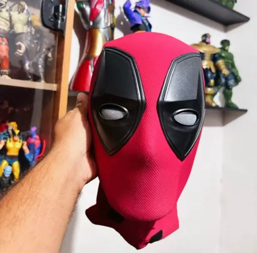 Máscara eletrônica Deadpool ( Mexe os olhos)