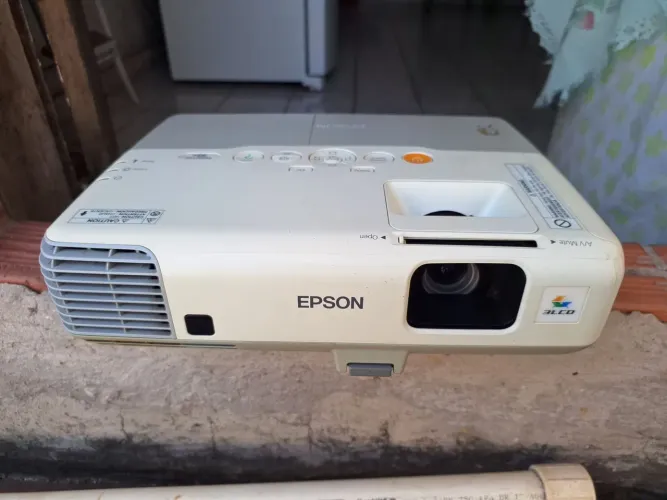 Projetor Epson PowerLite 93+ com lâmpadas extras