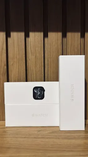 Apple Watch S11 42mm Starlight