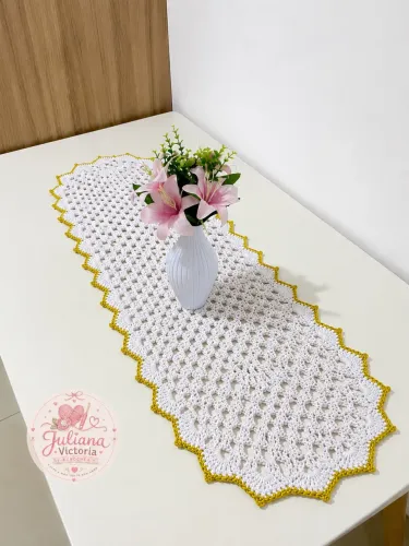 Trilho de mesa em crochê