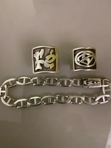 Pulseira com mais 2 dedeira pra vender