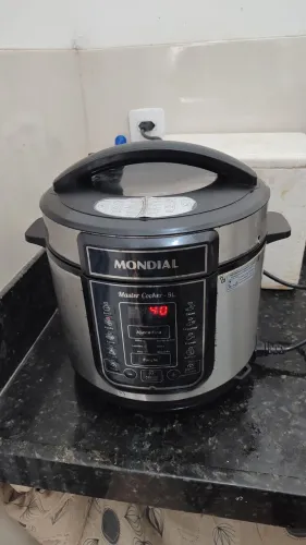 Vendo panela de pressão mondial elétrica 5L 127v 900w funciona perfeitamente leia.