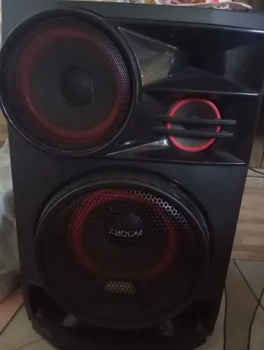 Som. Alta potência LG xboom 4500 rms, só saiu da loja pegando perfeitamente, zero bala