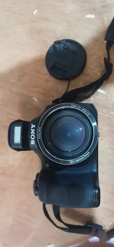 Camera Semi profissional Sony Cyber-Shot DSC-H100