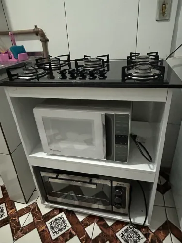 Fogão cooktop com armário + air fryer + forninho. Obs: microondas não está a venda