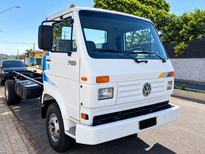 Caminhão Volkswagen 7-100