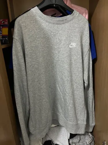 Sueter nike club