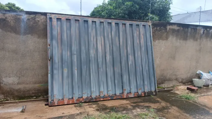 Vende-se um portão 2,18x3,00mt
